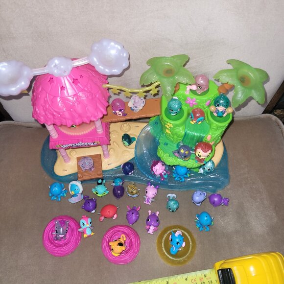 Hatchimals CollEGGtibles Tropical Island Party Playset - Picture 11 of 15